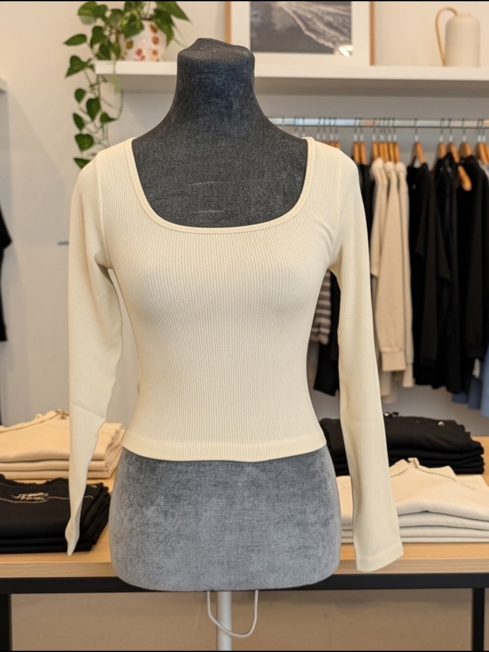 Cream Ribbed‎ Scoop-Neck Long-Sleeve Crop Top